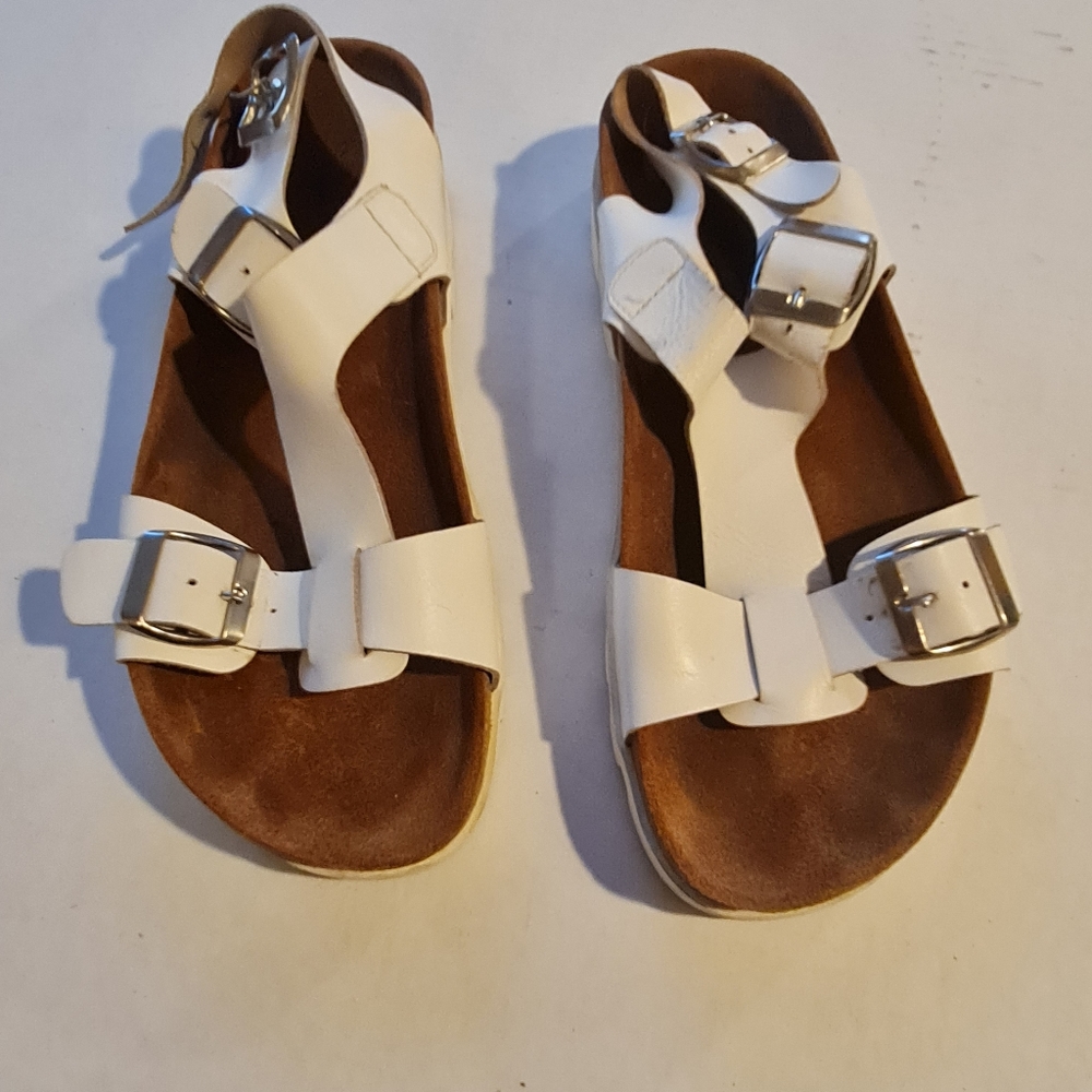 Sixry seven white leather buckle sandals